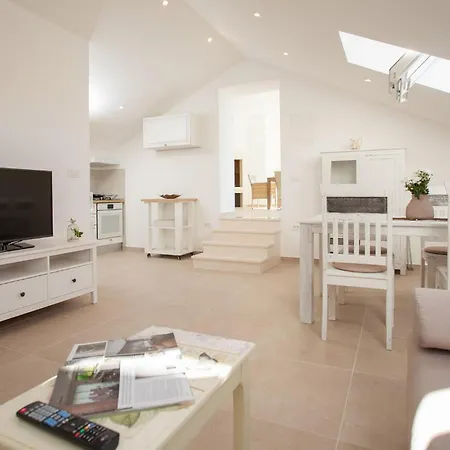 Oliver בית נופש Potirna