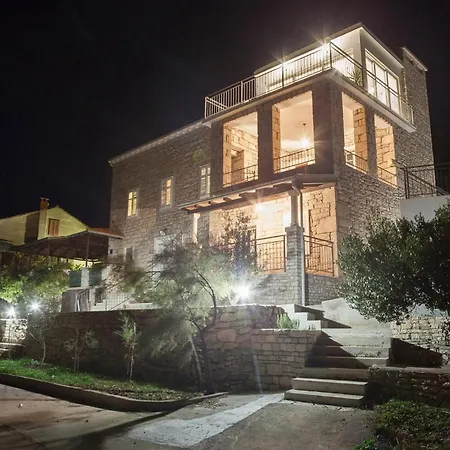 בית נופש Oliver Potirna